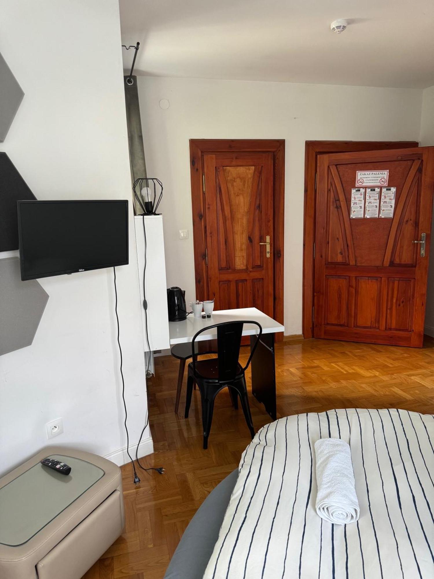 The Castle Suites & Apartment - Free Parking - (Adults Only) クラクフ エクステリア 写真